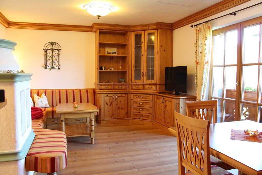 Ferienwohnung Schossleitner - Der Wohlfuehl-Ansitz Am Wolfgangsee Mit Weitblick ザンクト・ギルゲン 部屋 写真